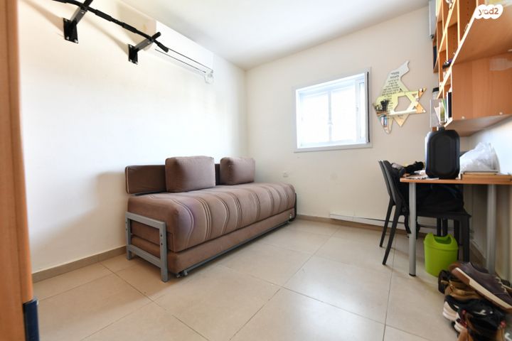 דירה, חיים נחמן ביאליק, גבעת שמואל