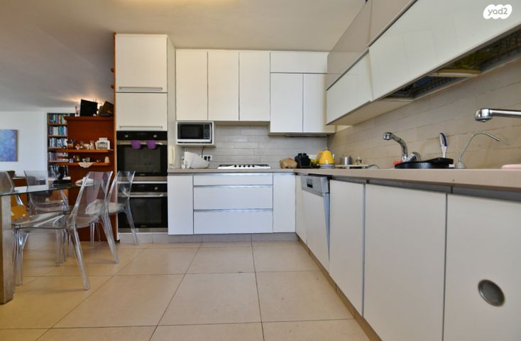 דירה, חיים נחמן ביאליק, גבעת שמואל