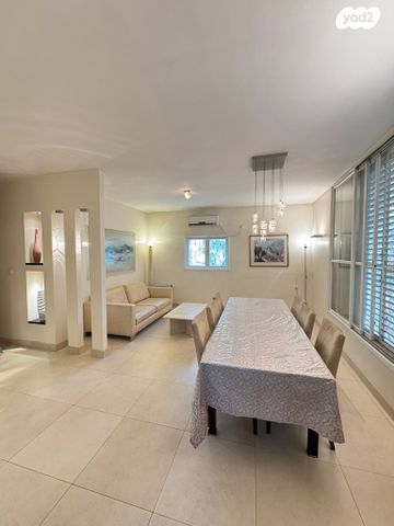 דירה, הרב חרל"פ, הר שלום, בני ברק