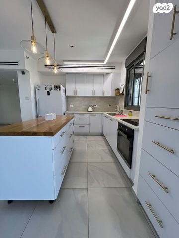 דירה, יוסף אבו, נתיבות מערב, נתיבות