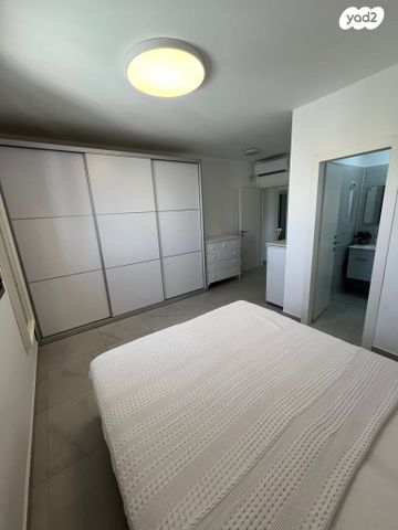 דירה, יוסף אבו, נתיבות מערב, נתיבות