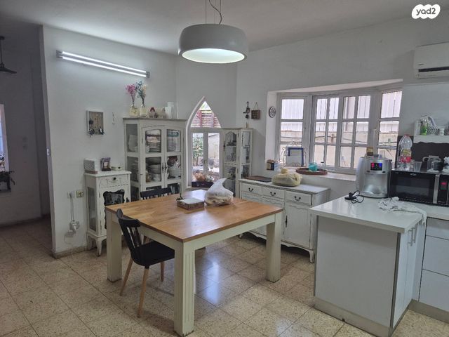 דו משפחתי, שערי תקווה