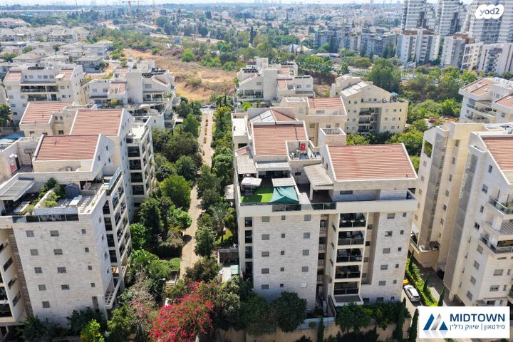 דופלקס, ג'ו עמר 7, הזמר העברי, כפר סבא