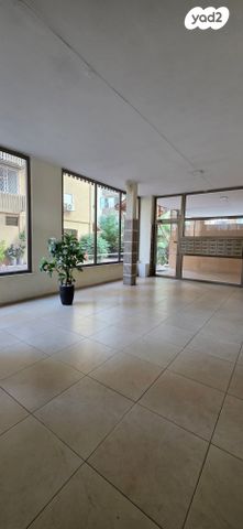 דירה, ז'בוטינסקי 8, עצמאות יוספטל, בת ים