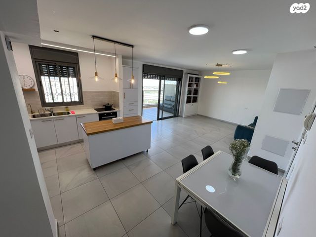 דירה, יוסף אבו, נתיבות מערב, נתיבות