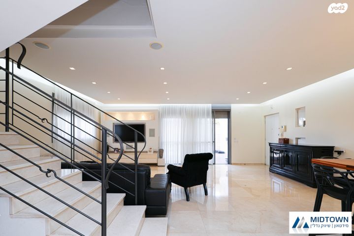 דופלקס, ג'ו עמר 7, הזמר העברי, כפר סבא