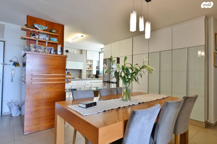 דירה, חיים נחמן ביאליק, גבעת שמואל