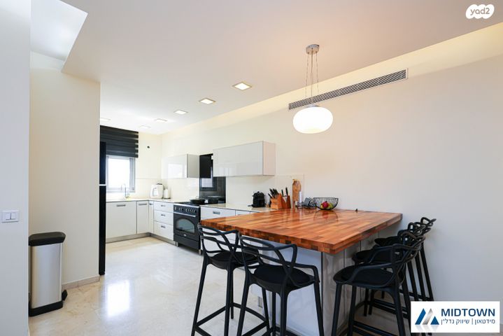 דופלקס, ג'ו עמר 7, הזמר העברי, כפר סבא