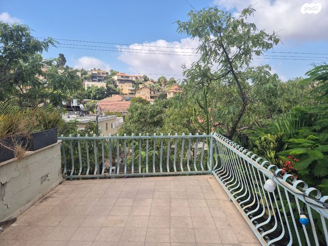 דו משפחתי, שערי תקווה