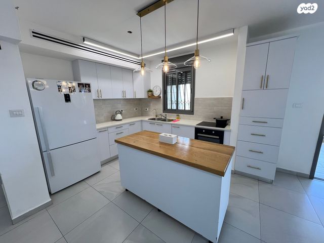 דירה, יוסף אבו, נתיבות מערב, נתיבות