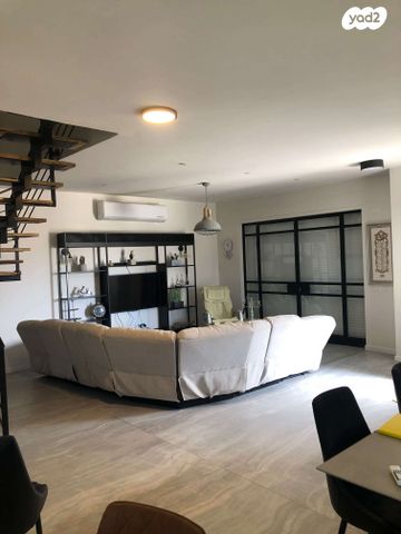 דו משפחתי, עתלית