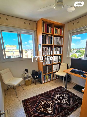 דירה, התנאים, נווה אמירים, הרצליה