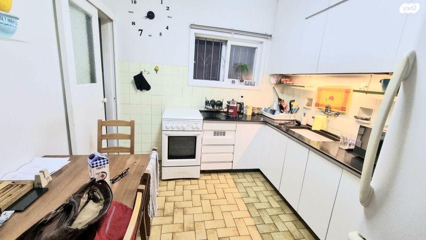 דירה, הל"ה, הל"ה, גבעתיים