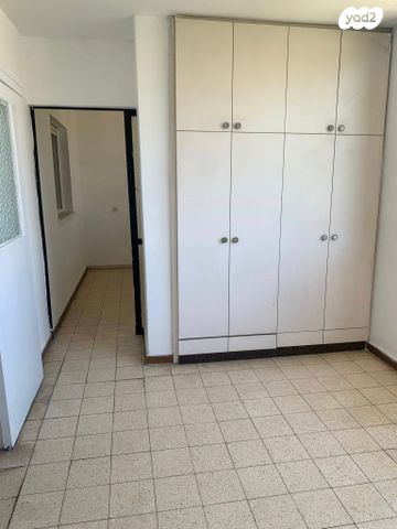 דירה, יצחק שדה, ארלוזורוב, גבעתיים