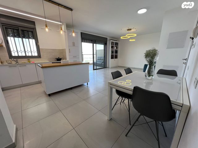 דירה, יוסף אבו, נתיבות מערב, נתיבות