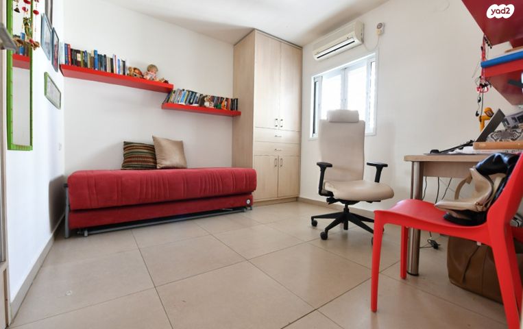 דירה, חיים נחמן ביאליק, גבעת שמואל