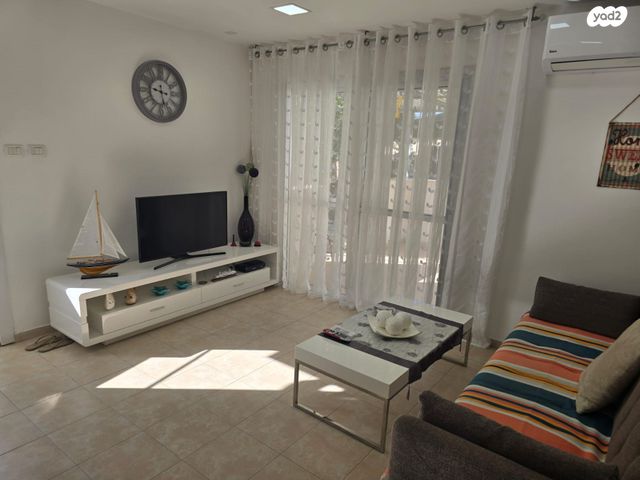 דו משפחתי, אופקים