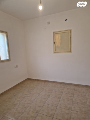 דירת גן, הרב זרביב, רמב"ם, טירת כרמל