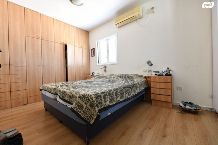 דירה, חיים נחמן ביאליק, גבעת שמואל