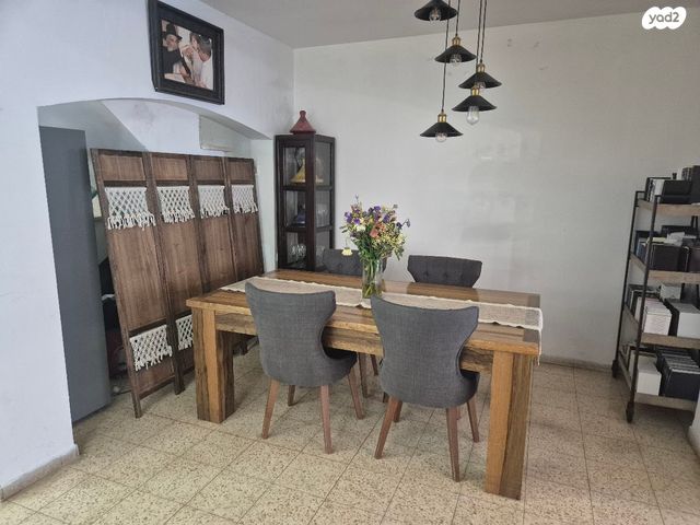 דו משפחתי, שערי תקווה