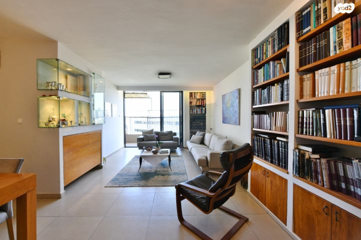 דירה, חיים נחמן ביאליק, גבעת שמואל