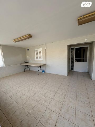 בית פרטי/ קוטג', הרב עוזיאל 6, אופקים