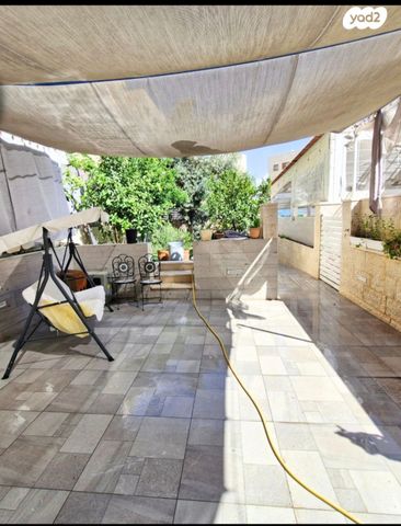 דו משפחתי, פסגת זאב, ירושלים