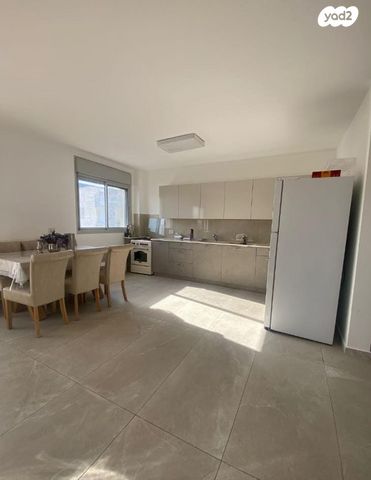 דירה, שדרות הרב עובדיה יוסף 8, אחיסמך, לוד