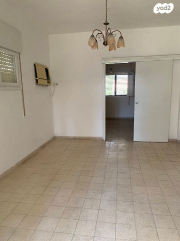 דירה, יצחק שדה, ארלוזורוב, גבעתיים