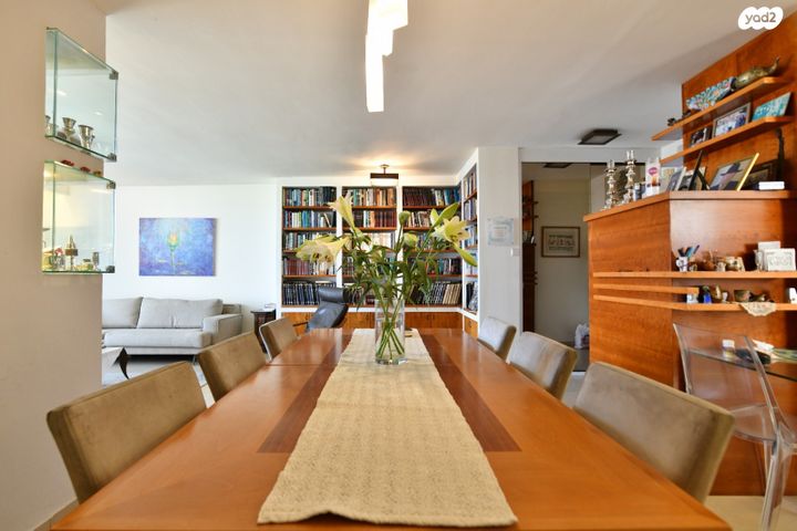 דירה, חיים נחמן ביאליק, גבעת שמואל