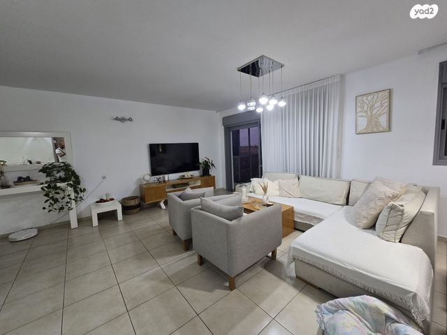 דירה, גולן 30, גבעת טל, אלפי מנשה