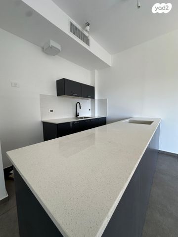 דירה, חסידי האומות 18, מכללת תל אביב יפו, דקר, תל אביב יפו