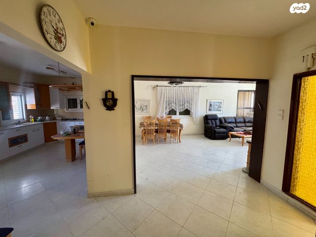 דו משפחתי, שאר העיר, קדימה צורן