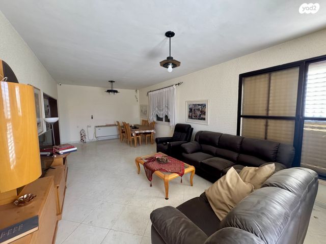 דו משפחתי, שאר העיר, קדימה צורן