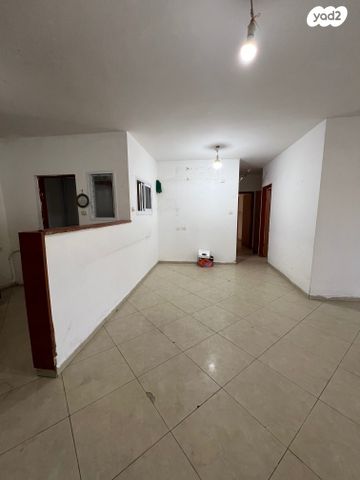 דירה, יובל, קרית מנחם בגין, נתיבות