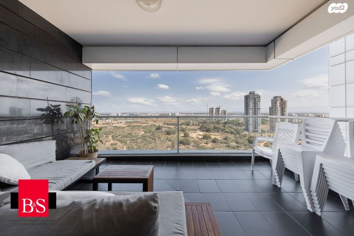 דירה, יוסף לפיד, גלי הים, נתניה