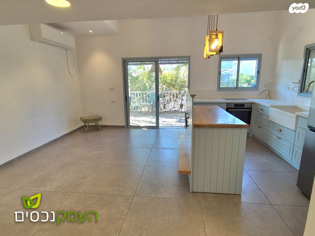 דו משפחתי, תל יוסף