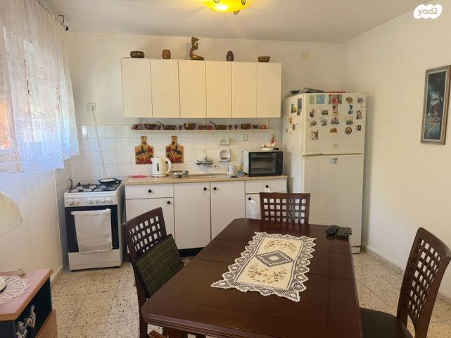 דו משפחתי, בתרא, קצרין