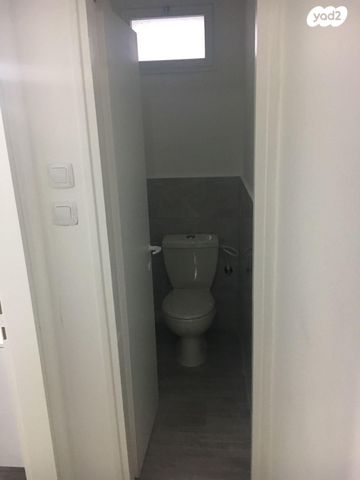 דירה, בר כוכבא, הגבעה הצרפתית, גבעת שפירא, ירושלים