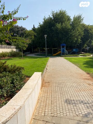 מגרשים, הרצליה פיתוח, הרצליה