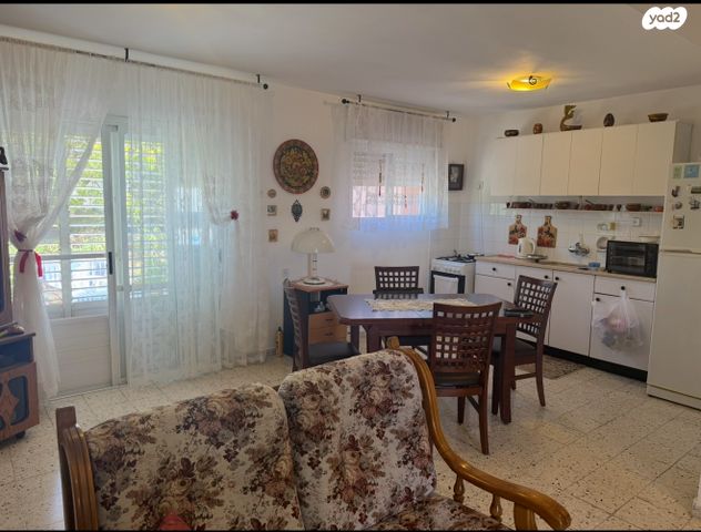 דו משפחתי, בתרא, קצרין