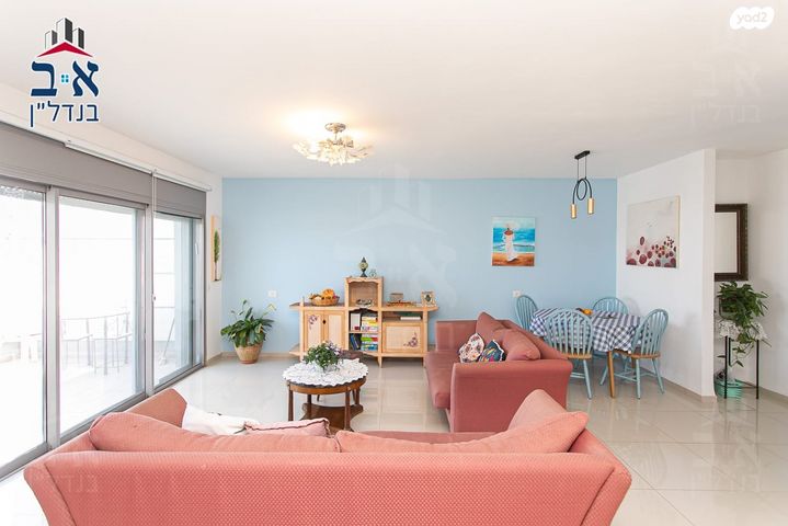 דירה, אריאל שרון, טירת כרמל