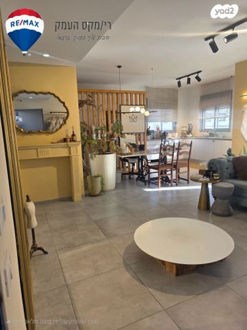 גג/ פנטהאוז, חיים הרצוג, שאר העיר, מגדל העמק