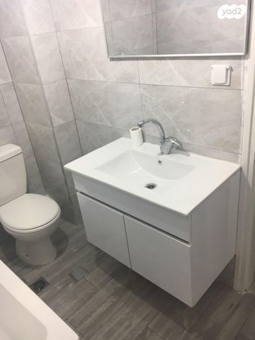 דירה, בר כוכבא, הגבעה הצרפתית, גבעת שפירא, ירושלים