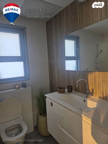 גג/ פנטהאוז, חיים הרצוג, שאר העיר, מגדל העמק