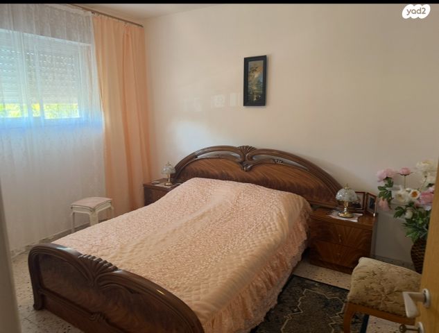 דו משפחתי, בתרא, קצרין