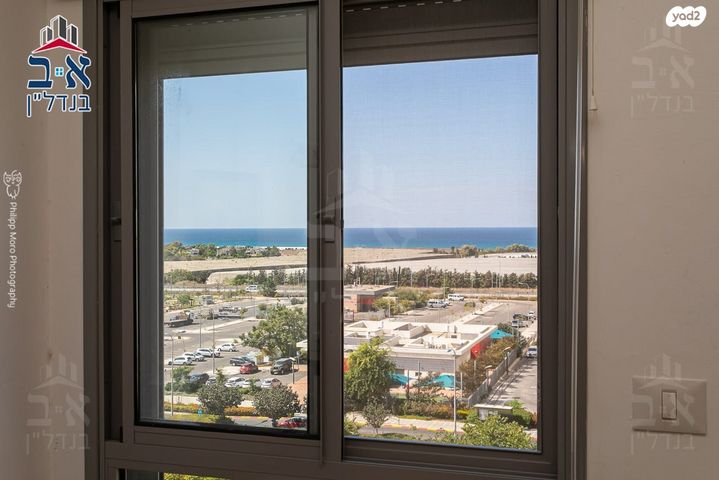 דירה, אריאל שרון, טירת כרמל