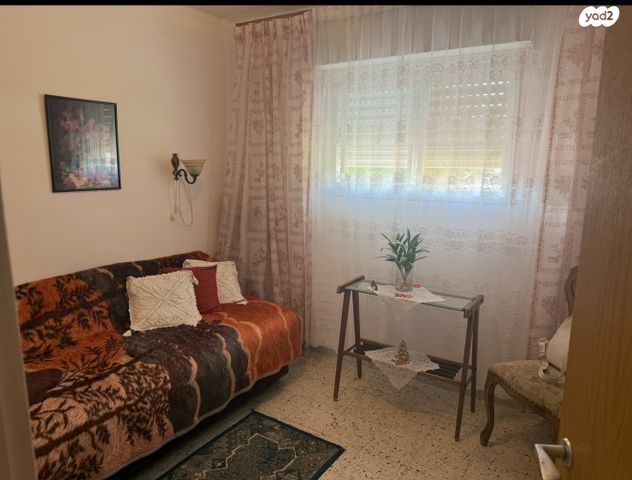 דו משפחתי, בתרא, קצרין