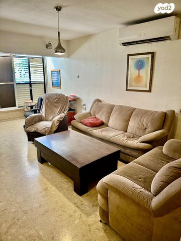 דירה, השוטרים, שאר העיר, מזכרת בתיה