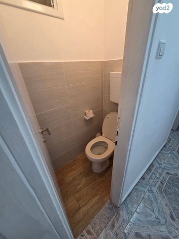 דירה, הרב עוזיאל, חדרה